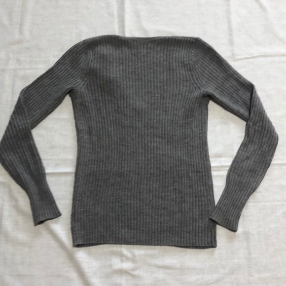 The Limited Gray sweater medium - Picture 6 of 10